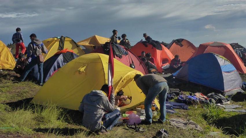 https://cdn.idntimes.com/content-images/post/20170801/ilustrasi-berkemah-camping-369aab9d6dd70dd0cd3a71d542641b7e.jpg