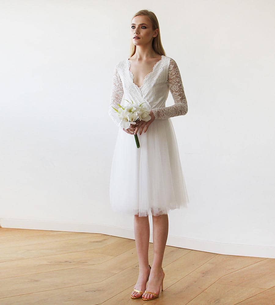 https://cdn.idntimes.com/content-images/post/20170621/ivory-tulle-lace-midi-long-sleeves-dress-1144-3-79705a7bc3b6d010e379367377fcf141.jpg