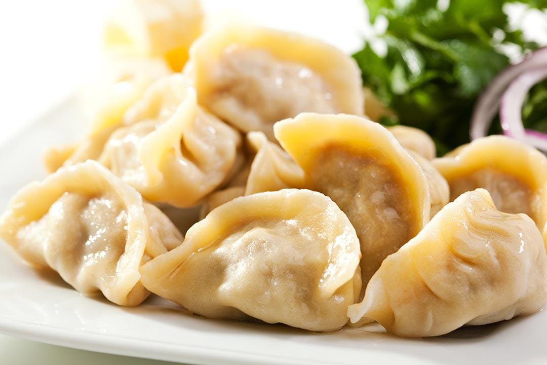 https://cdn.idntimes.com/content-images/post/20170816/jiao-zi-dumplings-llw-01-9f60c150528d3a135fccda3d2cca475a.jpg