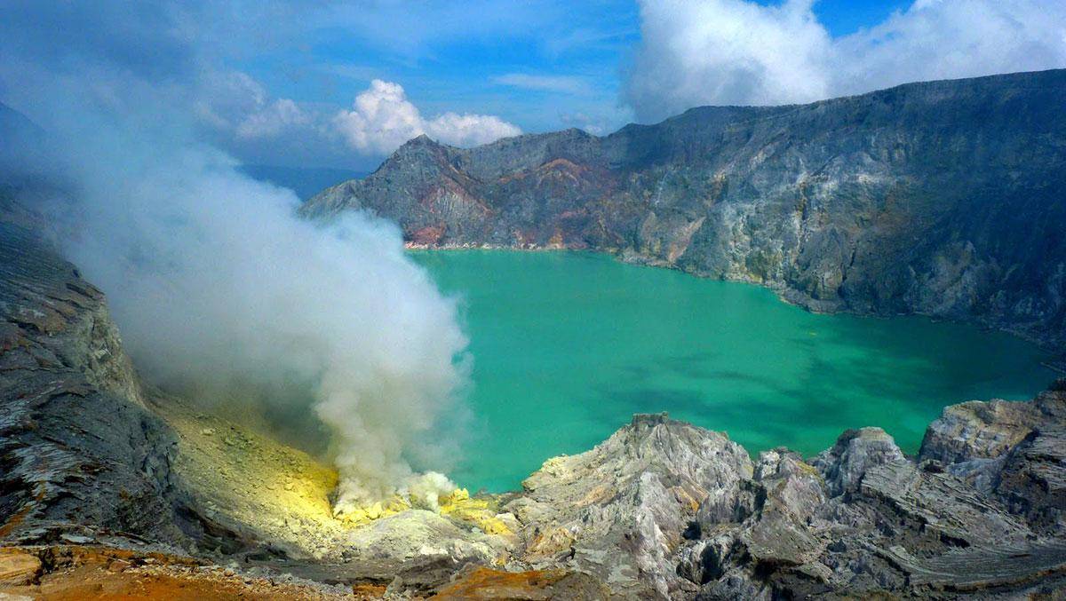 https://cdn.idntimes.com/content-images/post/20170807/kawah-ijen-blue-fire-banyuwangi-5a6b9b865367f997714b9d29f89081f6.jpg