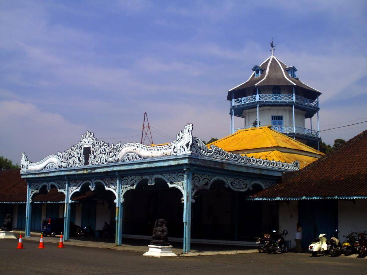 https://cdn.idntimes.com/content-images/post/20170807/keraton-surakarta-b035ffe2838ea0c57d7b90970c7e4170.jpg