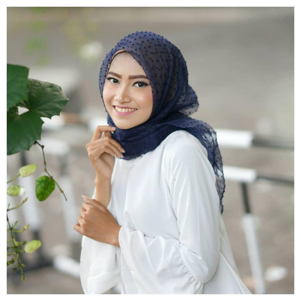 https://cdn.idntimes.com/content-images/post/20170621/kerudung-organza-2-233688b476e42b1b1a890bbc5d3812fe.jpg