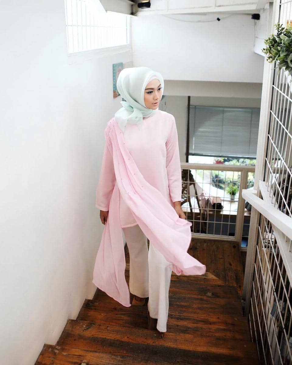 https://cdn.idntimes.com/content-images/post/20170621/kerudung-organza-6-980824cb185c14ab323facc54e178571.jpg