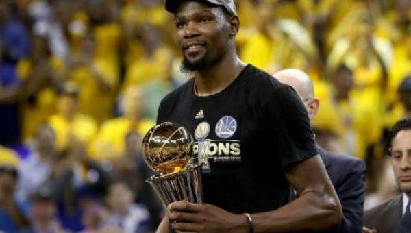 https://cdn.idntimes.com/content-images/post/20170613/kevin-durant-afpjpg-1718483346-328be7e4a46a9c9c405d7f4a1007e7a1.jpg
