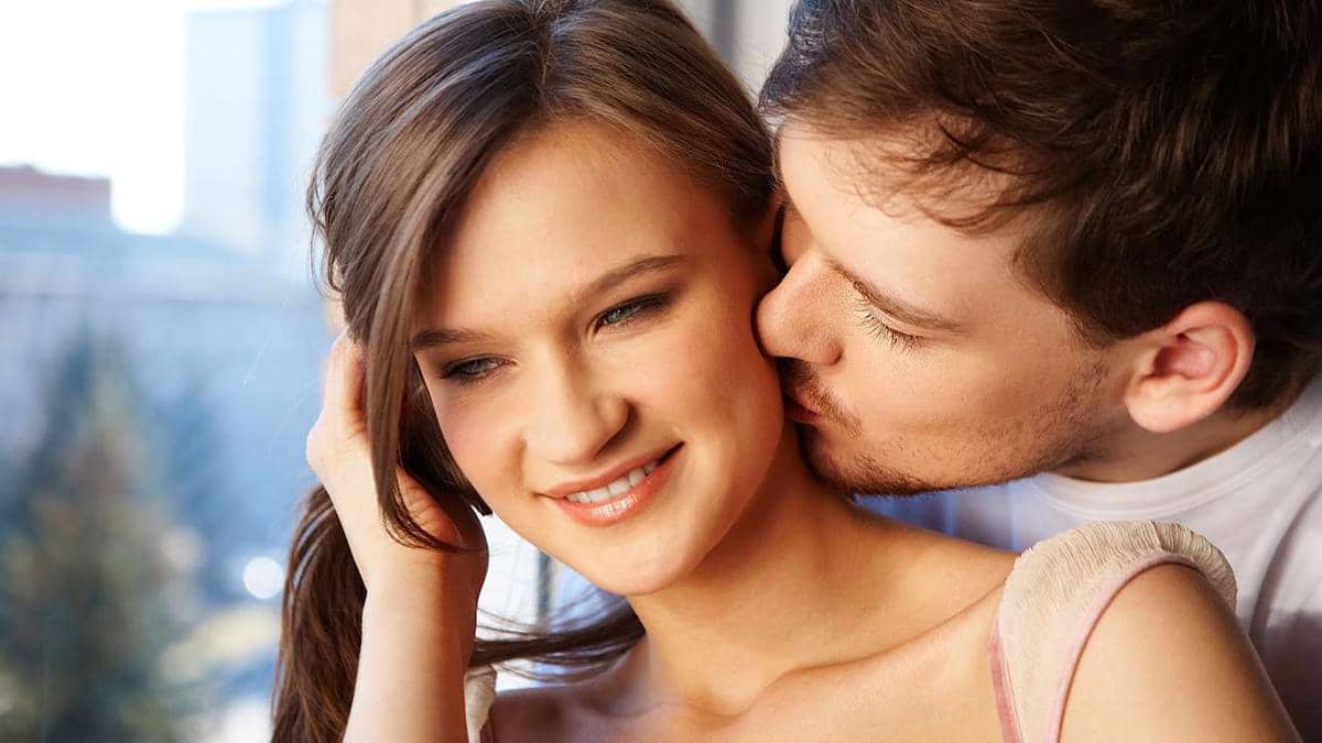 https://cdn.idntimes.com/content-images/post/20170526/kissing-on-the-neck-neck-kiss-types-of-kisses-3df456cb4adcf43ed6288eebba5af104.jpeg