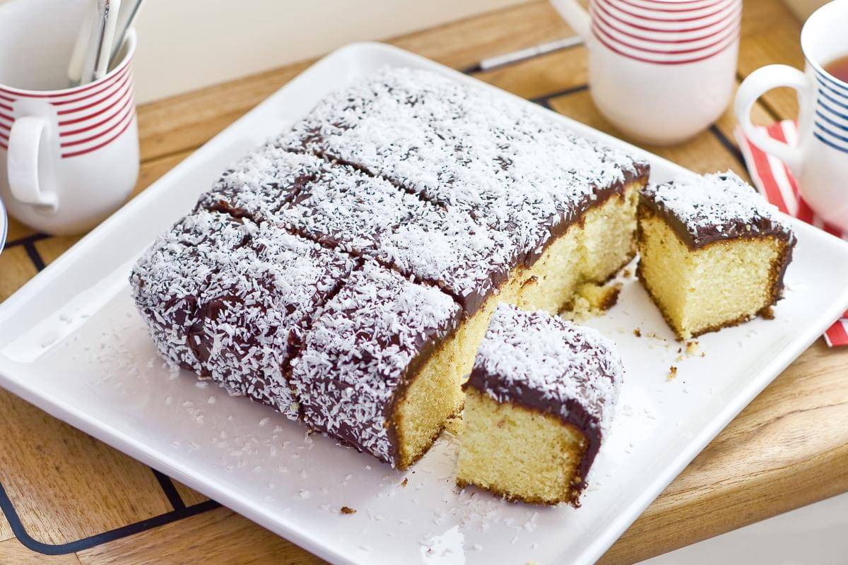https://cdn.idntimes.com/content-images/post/20170801/lamington-cake-63168-1-a312364070375c25eab0694b7ff75430.jpeg