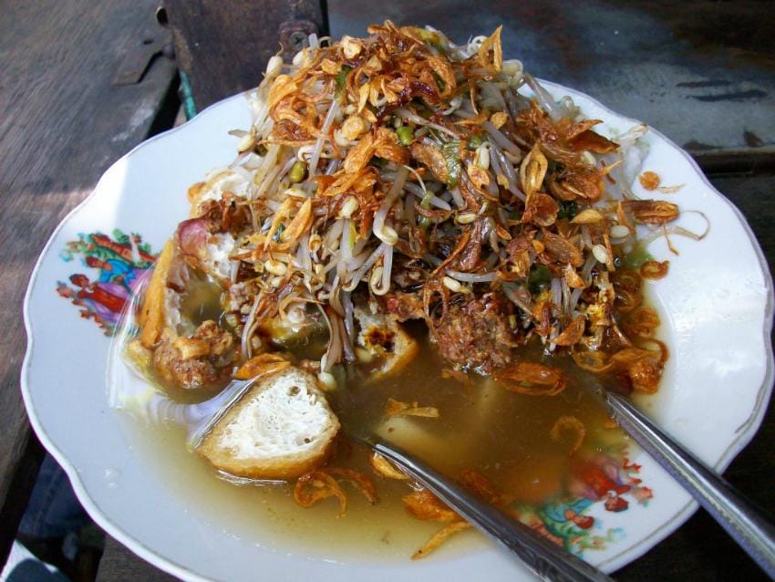 https://cdn.idntimes.com/content-images/post/20170714/lontong-65219cb69abeb8c4de97201f29ffb606.jpg
