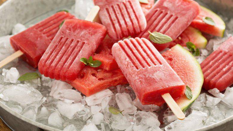 https://cdn.idntimes.com/content-images/post/20170630/make-watermelon-and-strawberry-popsicles-1498157612-ce5d48e5555d5ca7cf12a890ddbdb5e2.jpg