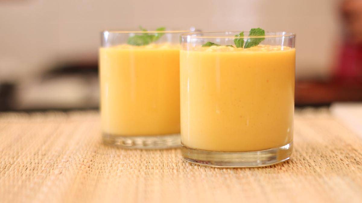 https://cdn.idntimes.com/content-images/post/20170617/mango-lassi-recipe-yogurt-fruit-smoothie-1-e5c71236da727eb938a4599d5158584a.jpg
