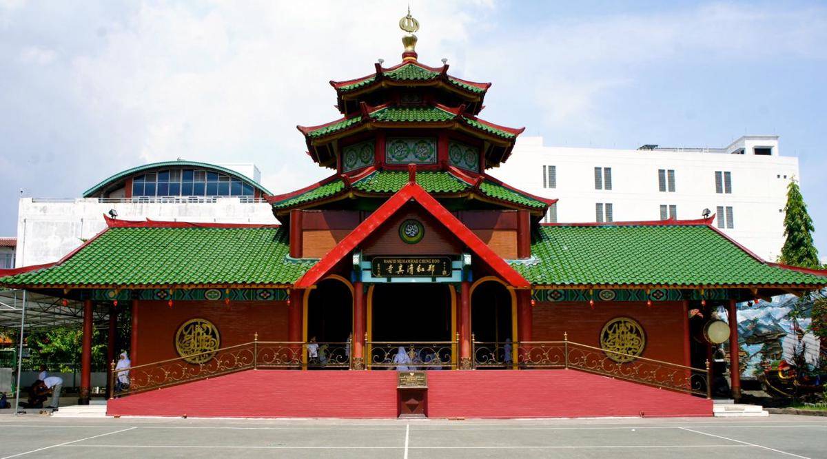 https://cdn.idntimes.com/content-images/post/20170529/masjid-cheng-hoo-surabaya-jawa-timur-9e91fe7513a7600ec329b7f13f435d08.jpg