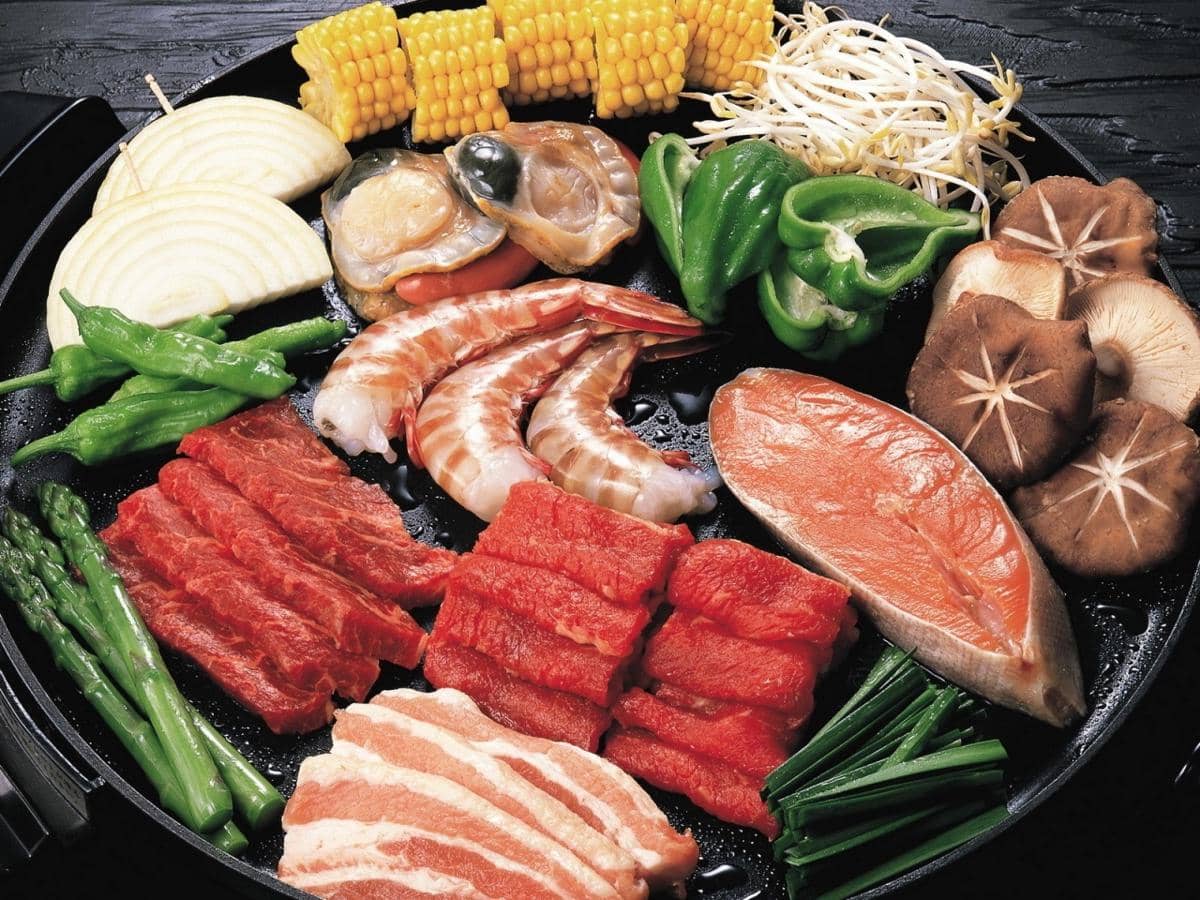 https://cdn.idntimes.com/content-images/post/20170530/meat-fish-vegetables-corn-71580-1280x960-e6202ad74c0f3a86e1ed451de786da0b.jpg