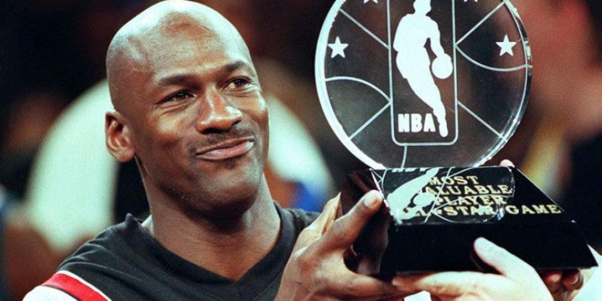 https://cdn.idntimes.com/content-images/post/20170614/michael-jordan-net-worth-1600x800-3295599d9bb1471be04077b893b79951.jpg