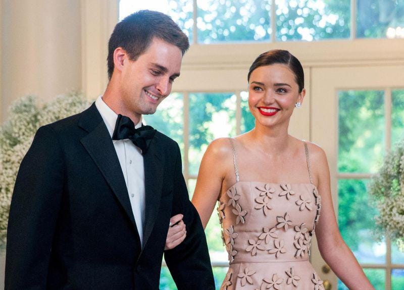 https://cdn.idntimes.com/content-images/post/20170518/miranda-kerr-et-son-fiance-evan-spiegel-7eab7935bebf15b8b94aaf51d7358800.jpg