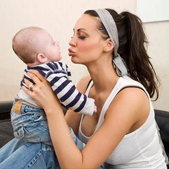 https://cdn.idntimes.com/content-images/post/20170623/motherhood1-c9774e27a5c8d4fbb1df367f59cb26b6.jpg