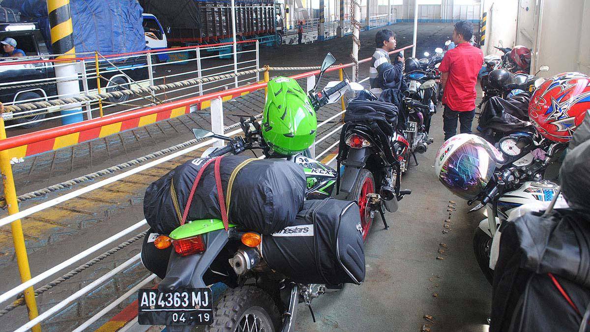 https://cdn.idntimes.com/content-images/post/20170613/mudik-lebaran-2014-e84a06a57d2e25ccc36a90b4f2175319.jpg