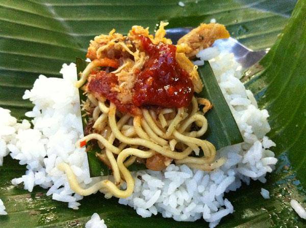 https://cdn.idntimes.com/content-images/post/20170717/nasi-jinggo-cd21e333fa52c931d9d87c6138b81bb4.jpg