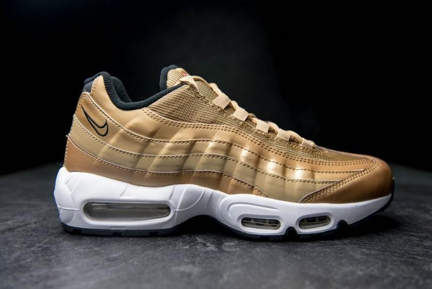 https://cdn.idntimes.com/content-images/post/20170522/nike-air-max-95-metallic-gold-261d2b840c5f588fb451a3e788c7b1ff.jpg