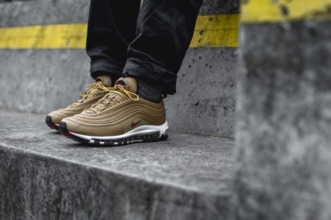 https://cdn.idntimes.com/content-images/post/20170522/nike-air-max-97-metallic-gold-830bcc400481c09fd0abb7dcade68986.jpg