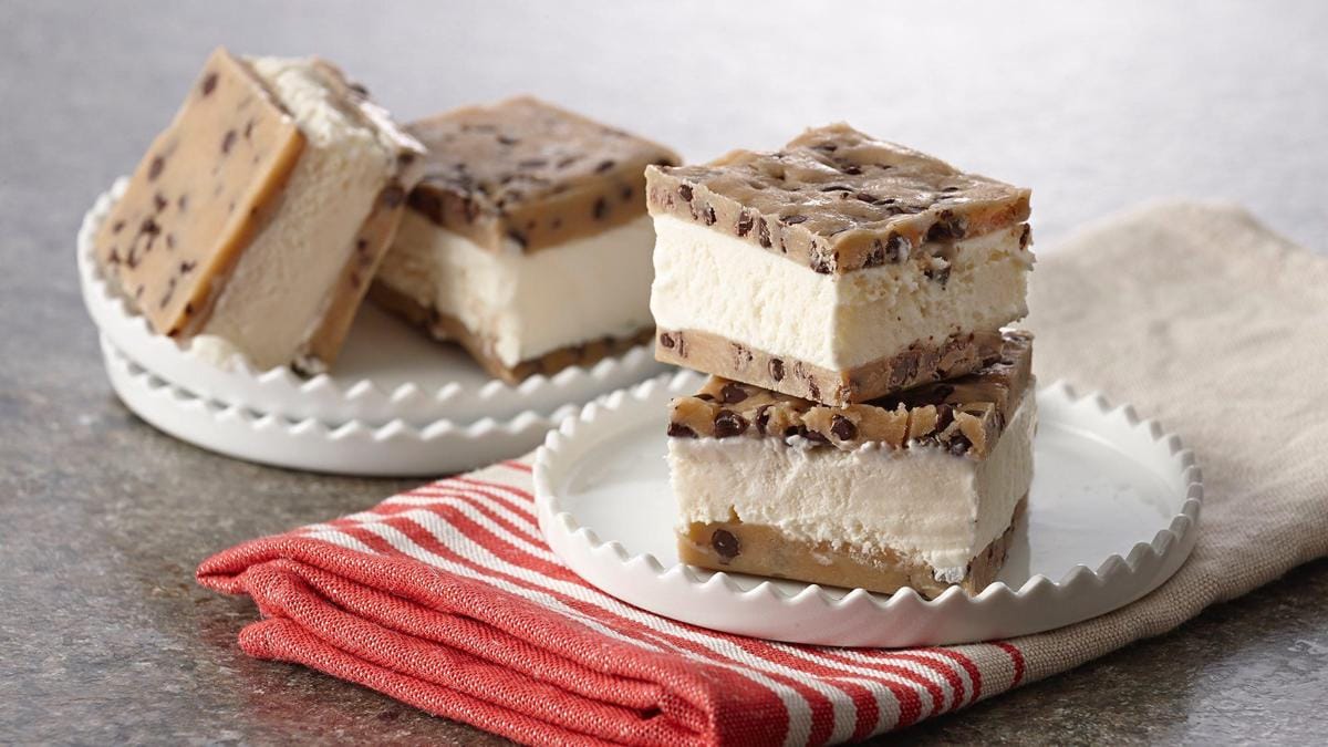 https://cdn.idntimes.com/content-images/post/20170822/no-bake-cookie-dough-ice-cream-sandwich-474ee39d7f23c19ebe785ca55cad2bb1.jpg