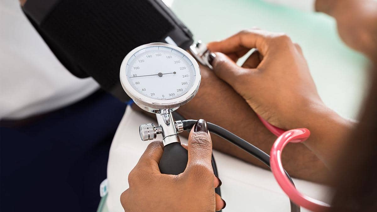 https://cdn.idntimes.com/content-images/post/20170523/normal-blood-pressure-in-clinic-may-mask-hypertension-1440x810-e64b458a5eadf824f7879f84b9b648e4.jpg