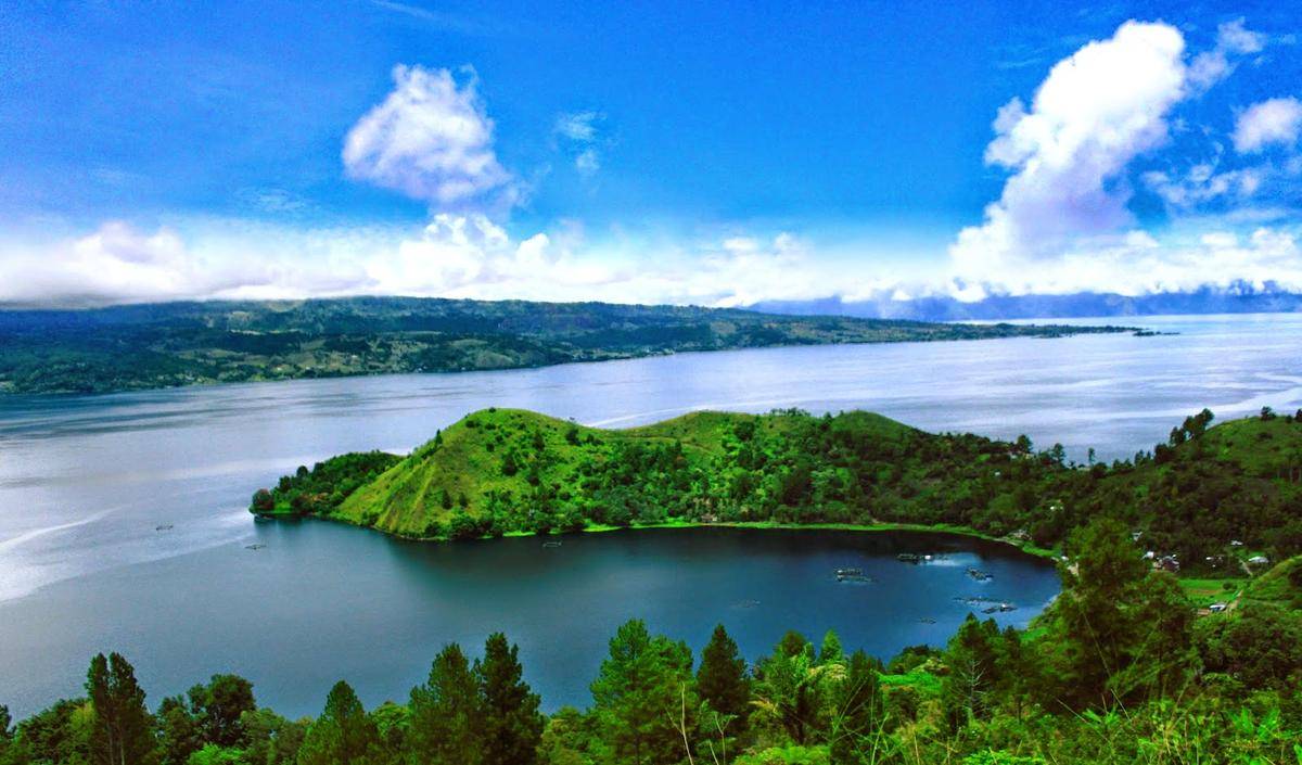 https://cdn.idntimes.com/content-images/post/20170725/paket-wisata-danau-toba-sumatera-utara-danau-toba-5b2d3c9db6463cf4fe541d7f1f89c98c.jpg