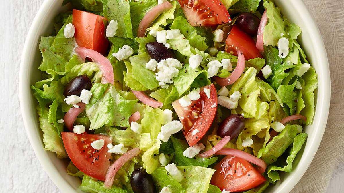 https://cdn.idntimes.com/content-images/post/20170529/panera-greek-salad-whole-cf53018299e34dede39bcaaf3e06d486.jpg