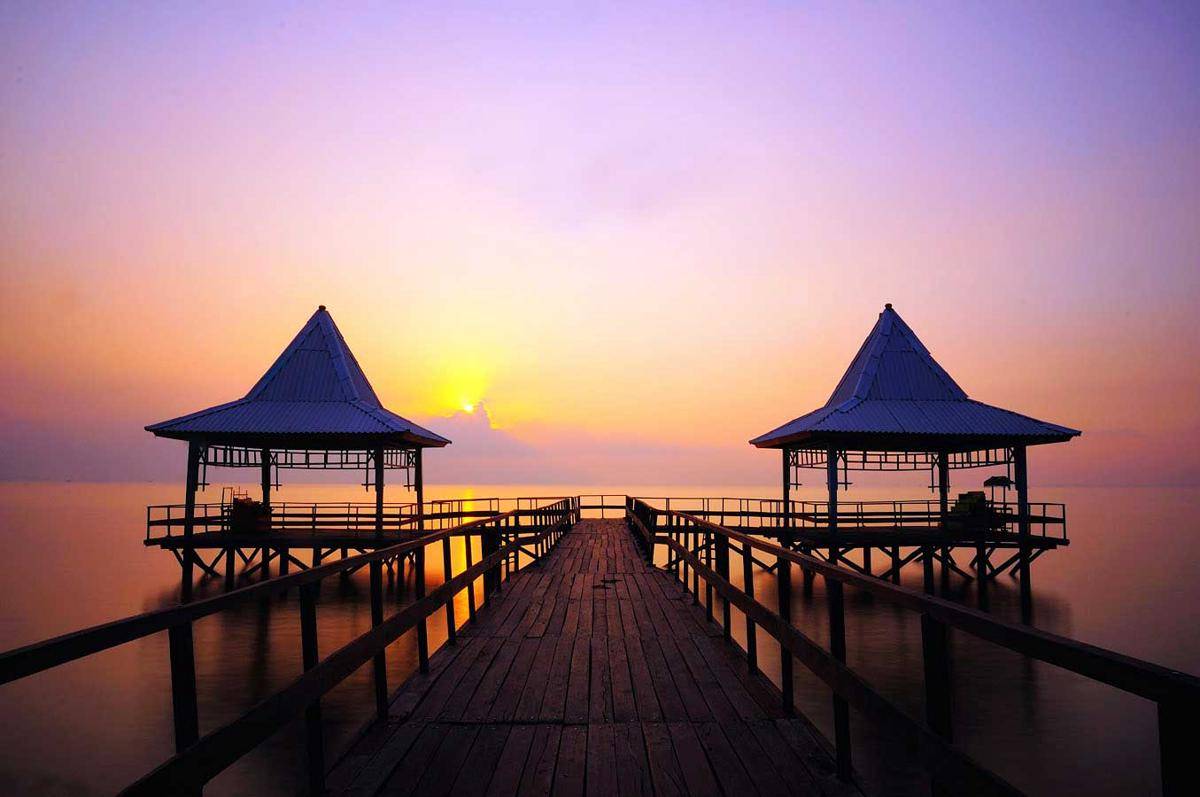 https://cdn.idntimes.com/content-images/post/20170529/pantai-kenjeran-surabaya-5ca41debb50a61e575e2231acb7ab61e.jpg
