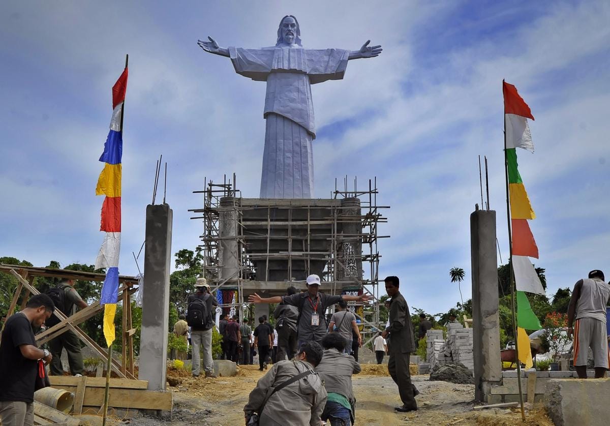 https://cdn.idntimes.com/content-images/post/20170724/patung-yesus-pulau-mansinam-manokwari-papua-7c104a452457e7f00f642a30c9751650.jpg