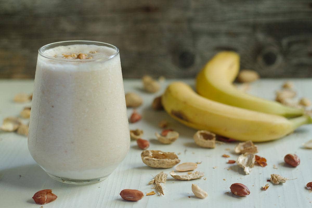 https://cdn.idntimes.com/content-images/post/20170607/peanut-butter-banana-smoothie-17243af784a6ba8628aced7a5b396816.jpg