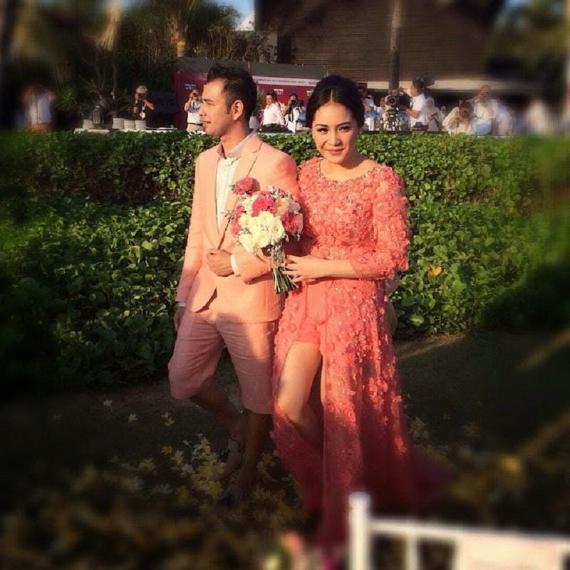 https://cdn.idntimes.com/content-images/post/20170522/pengantin-raffi-gigi-love-in-bali-e1742a9385b3b1209bf0f6b5be36df46.jpg