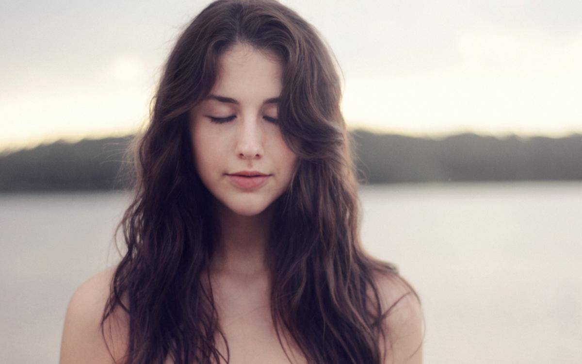 https://cdn.idntimes.com/content-images/post/20170704/people-women-eyes-closed-d56447e413414bc20cbede5bc9e0d0c2.jpg