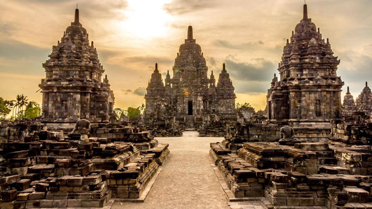 https://cdn.idntimes.com/content-images/post/20170728/prambanan-temple-photo-credit-to-nedim-chaabene-f3d54381efbd91eb7fe77bee1addf5eb.jpg