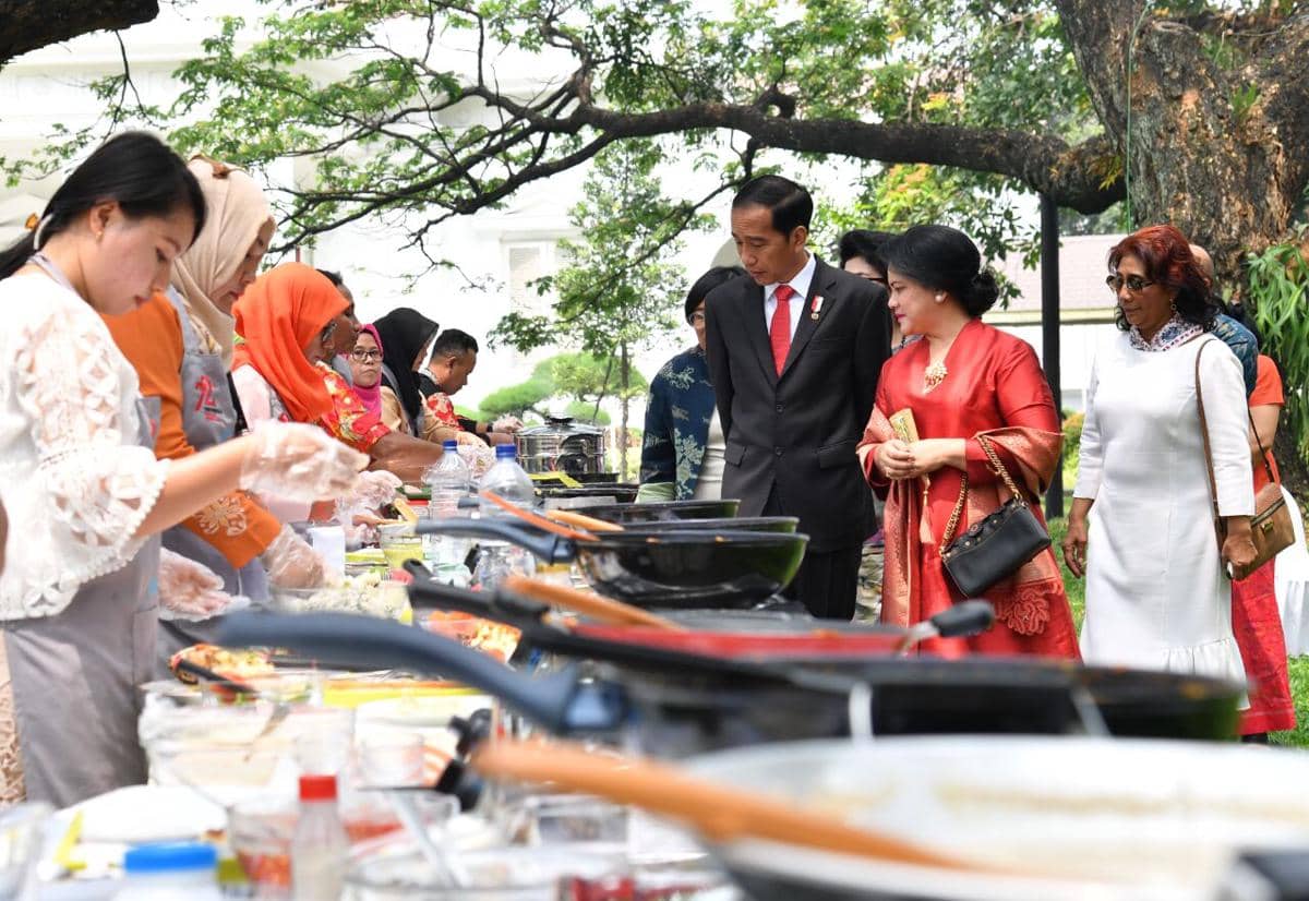 https://cdn.idntimes.com/content-images/post/20170816/presiden-ingatkan-potensi-ikan-saat-bertemu-pemenang-lomba-masak-ikan-nusantara-12-67b8347b84f9025534647bd0c237b8fa.jpg