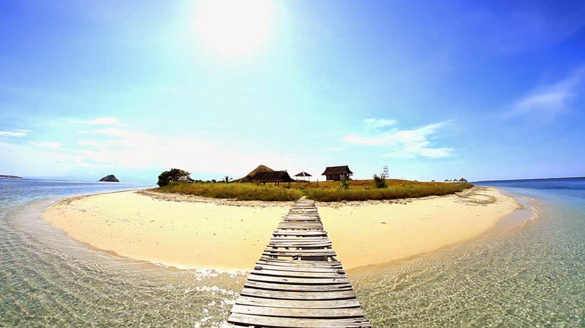 https://cdn.idntimes.com/content-images/post/20170706/pulau-kenawa-389e0b7425d8d77f7f49d8d82ee948c8.jpg