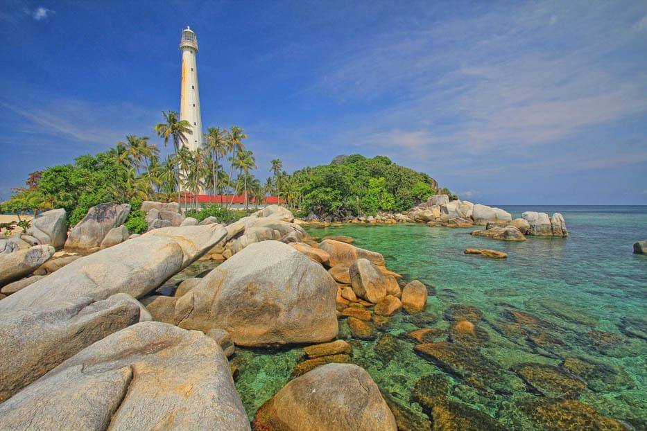 https://cdn.idntimes.com/content-images/post/20170818/pulau-lengkuas-belitung-photo-by-agung-satrio-bephoco1-61a958b38c39660b45d6cfb6a6dc8c48.jpg