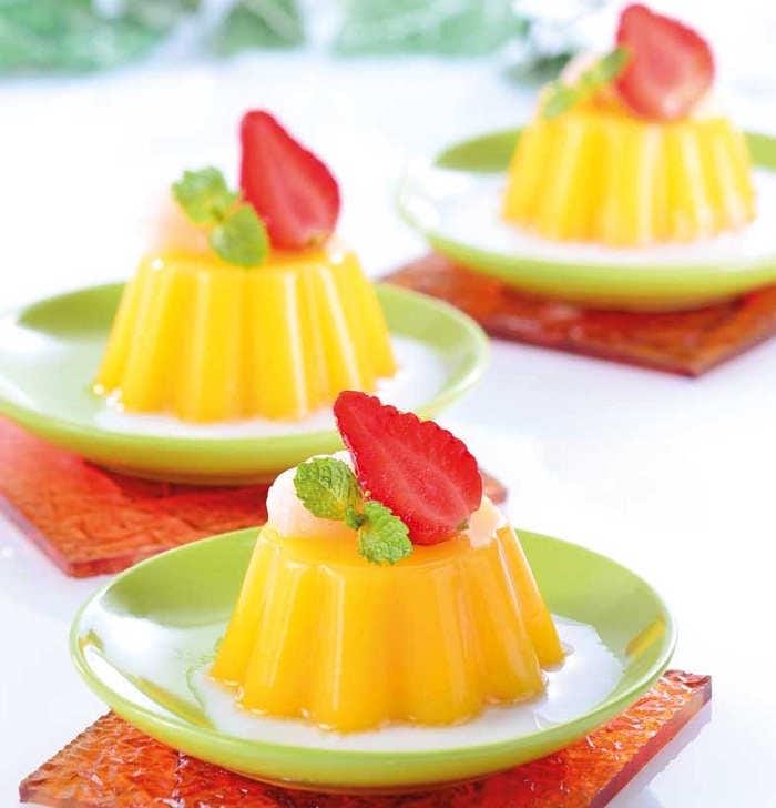 https://cdn.idntimes.com/content-images/post/20170606/resep-puding-mangga-topping-strowbery-6ff46ad4fc9f7cfb5c2357ffb3e2a9e5.jpg