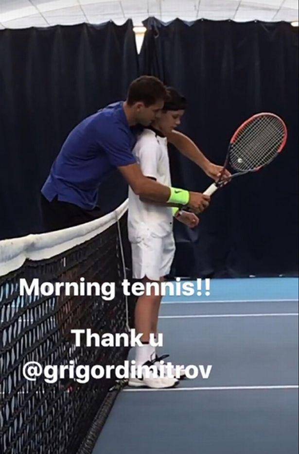 https://cdn.idntimes.com/content-images/post/20170710/romeo-beckham-trainsplays-tennis-with-grigor-dimitrov-1-927b1141e79ed9d208ad7b304fa4b569.jpg