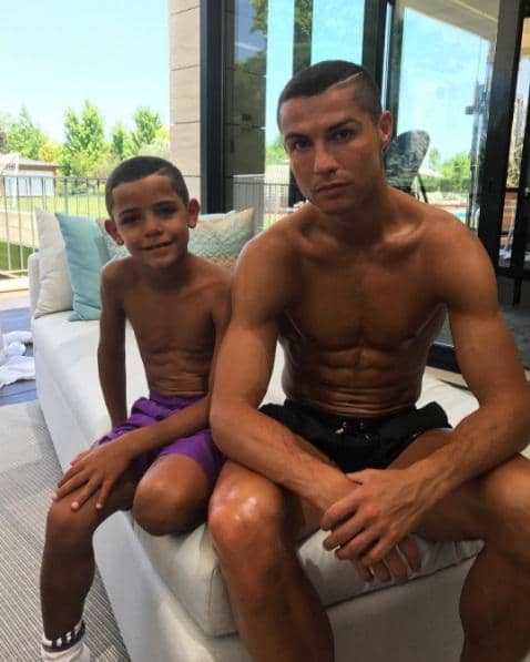 https://cdn.idntimes.com/content-images/post/20170707/ronaldo-n-jr-9f8be3a4fe53e0f2ec70d3c841fe6753.jpg