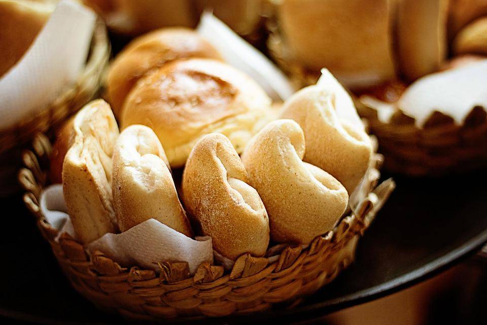 https://cdn.idntimes.com/content-images/post/20170706/roti-56503e7fa51cc55a976d390d009167ae.jpg
