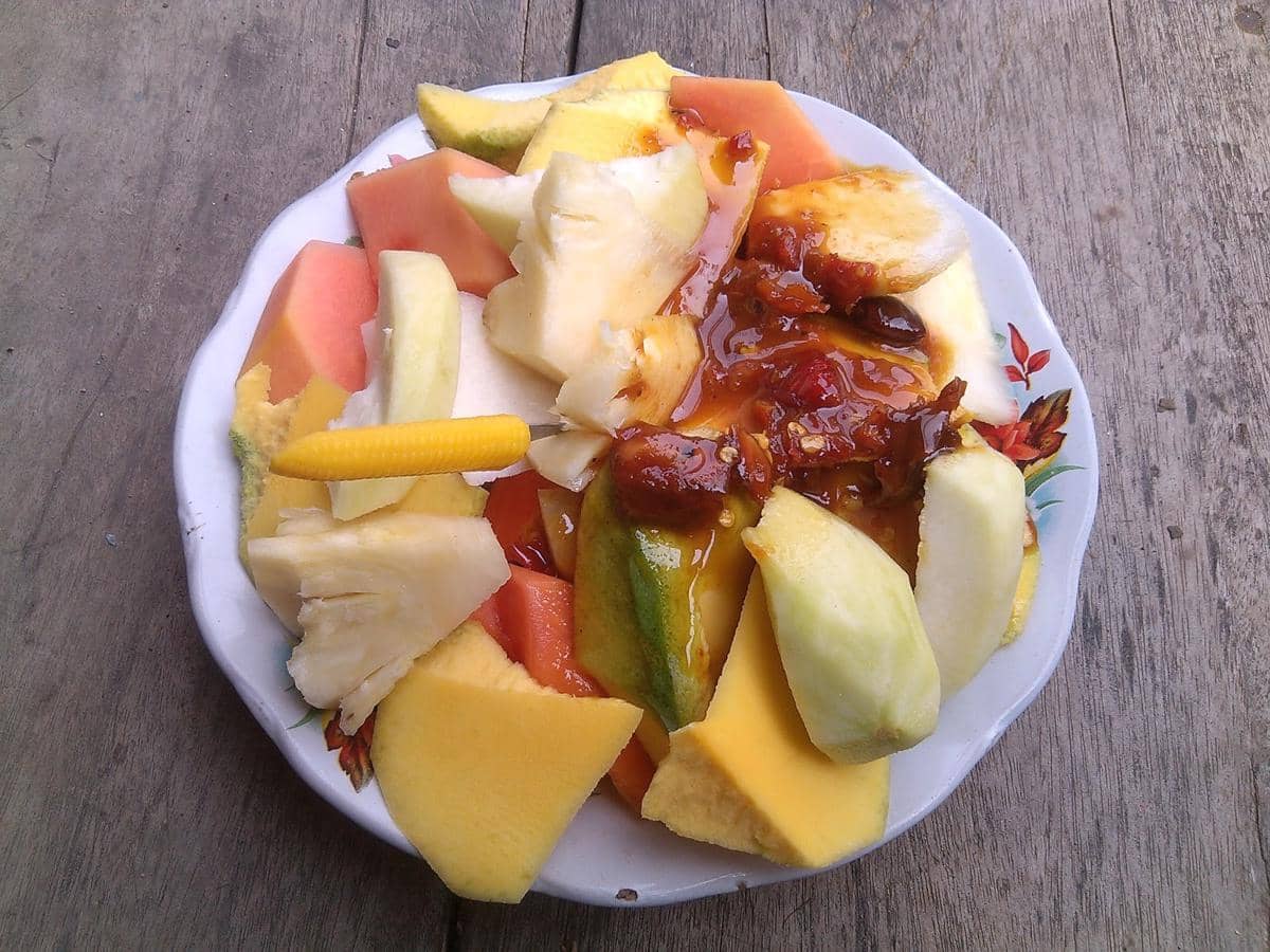 https://cdn.idntimes.com/content-images/post/20170801/rujak-buah-jalan-gereja-tugu-699d84bb60b626b24058ab7ed57cde42.jpg