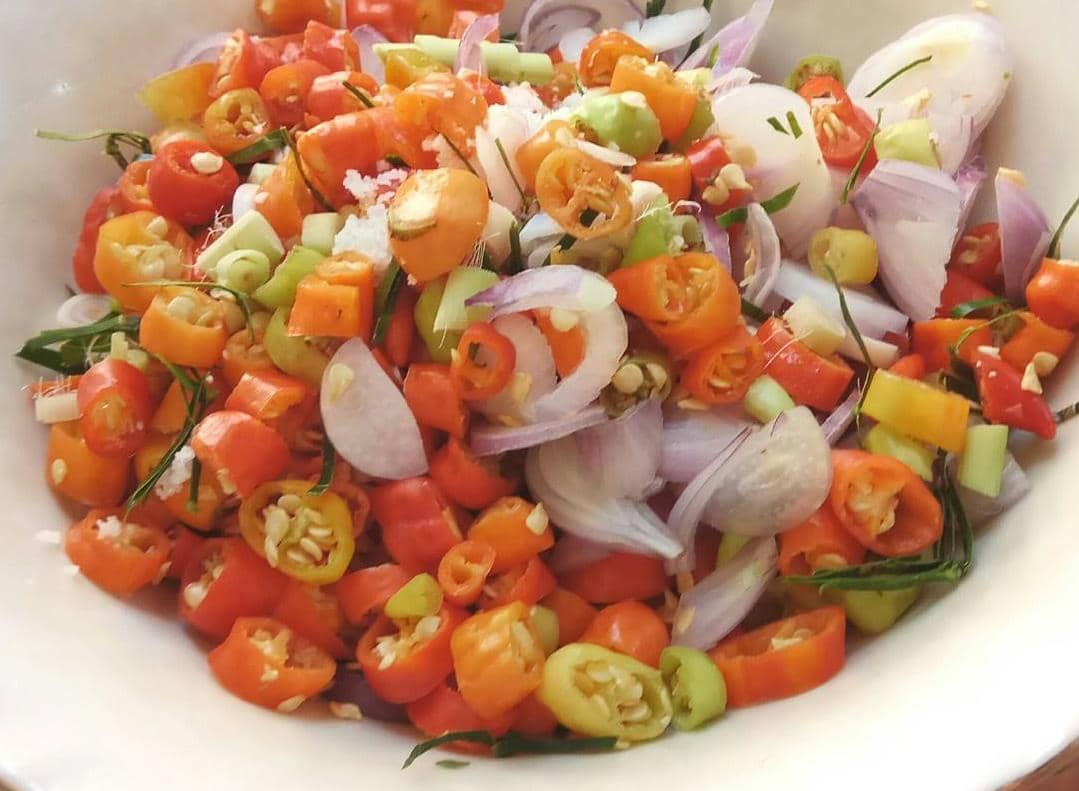 https://cdn.idntimes.com/content-images/post/20170529/sambal-matah-by-ayamrambo-2b2370eaf05169e7a9a67648fe0618db.jpg