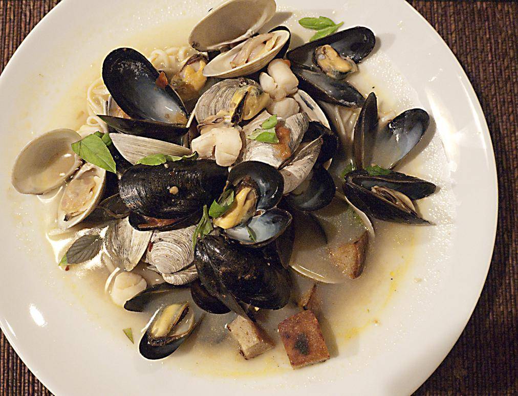 https://cdn.idntimes.com/content-images/post/20170518/shellfish-soup-127759116c5c819c761ad44f34cf2b1a.jpg