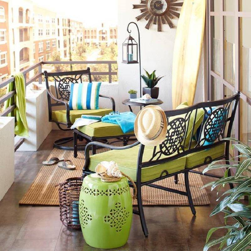 https://cdn.idntimes.com/content-images/post/20170619/small-balcony-decorating-ideas-simone-design-blog6-96d01986c293fef03ad58123ff14a567.jpg