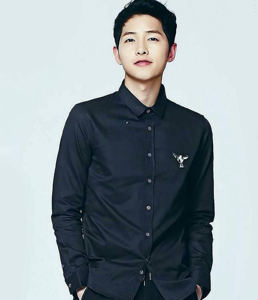 https://cdn.idntimes.com/content-images/post/20170705/song-joong-ki-12-3d7c4ee8a3f78761be9df1663aa7c354.jpg