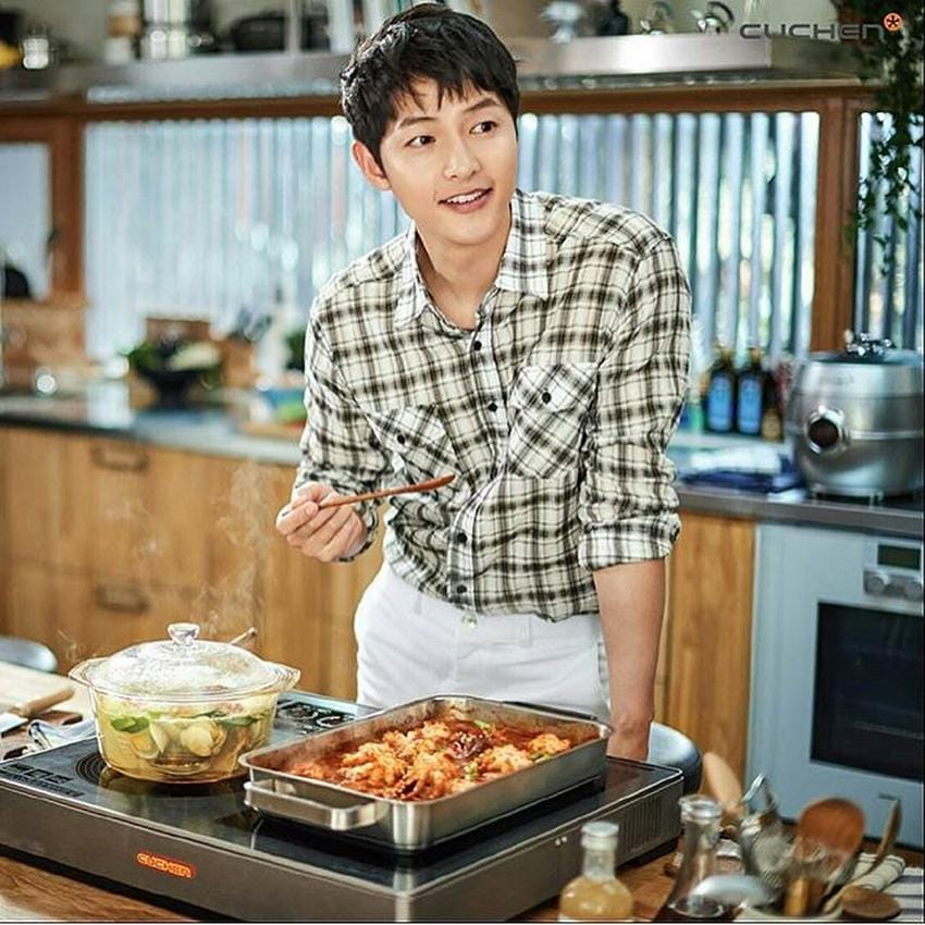https://cdn.idntimes.com/content-images/post/20170705/song-joong-ki-6-4c13f6939f78b6101e5de45fabe0983f.jpg