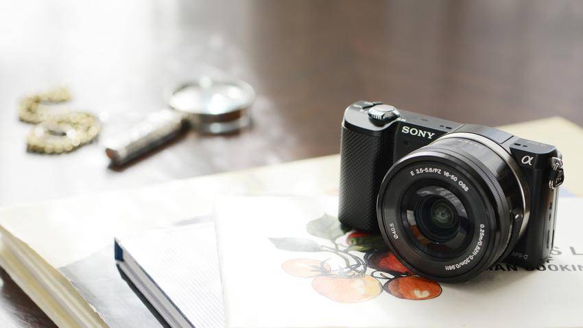 https://cdn.idntimes.com/content-images/post/20170815/sony-a5000-fdc3d0509f697c07dd7bed793675bc34.jpg
