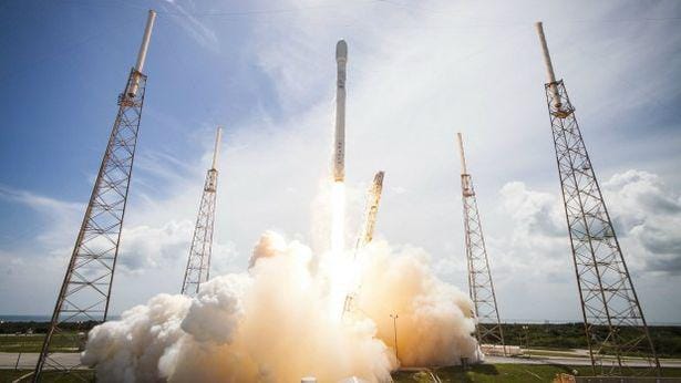 https://cdn.idntimes.com/content-images/post/20170723/spacex-rocket-2-8299339faf96c3117a60e720d1e29ed9.jpg