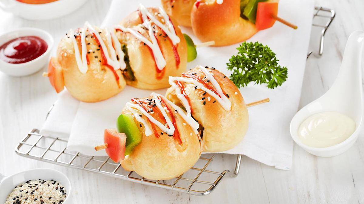 https://cdn.idntimes.com/content-images/post/20170613/spicy-tuna-bread-50235855-7dfed9d3867335d8270194a29dbcf2e1.jpg