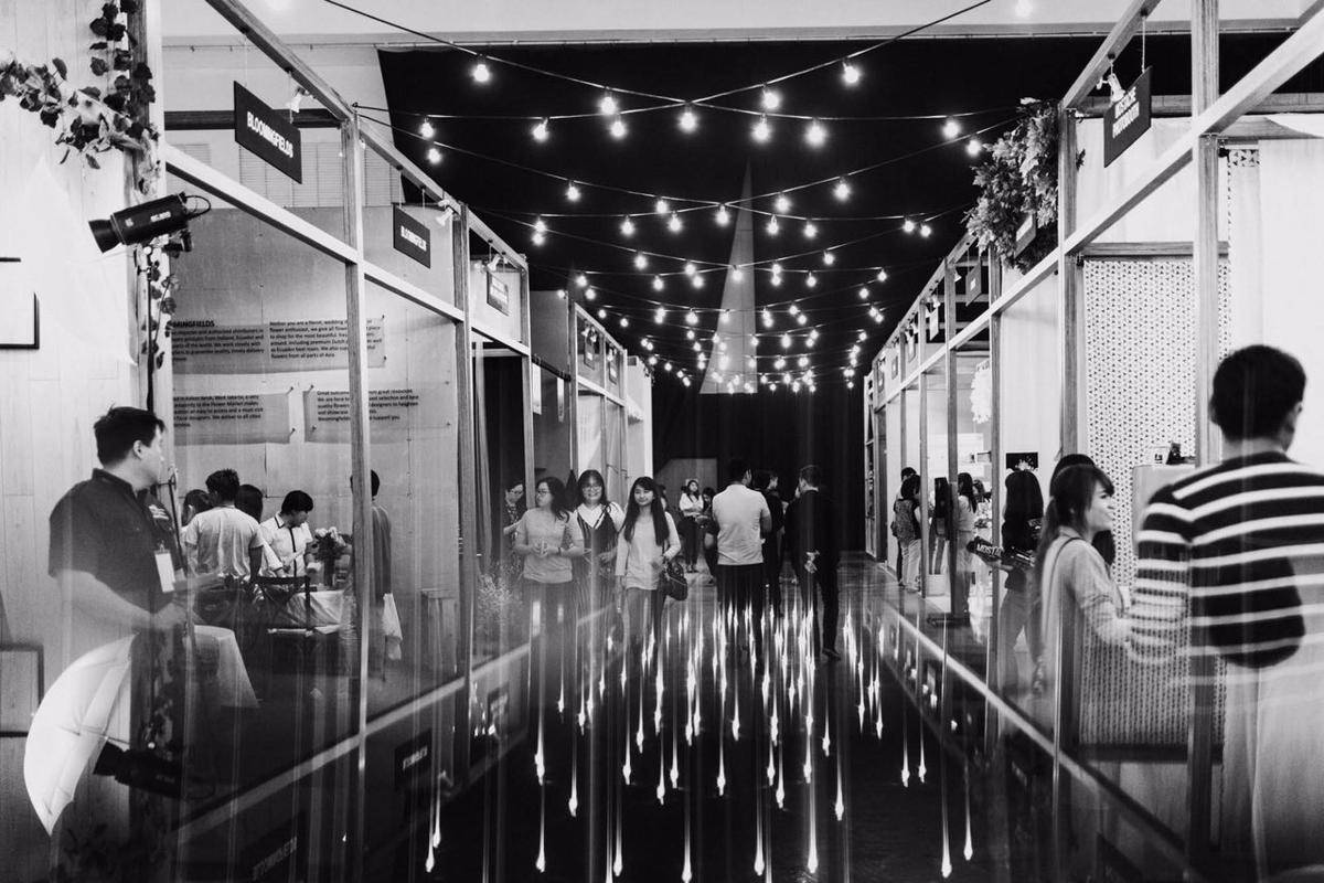 https://cdn.idntimes.com/content-images/post/20170729/suasana-pameran-bridestory-market-2017-a75323f6ba9151506c022309727fed32.JPG