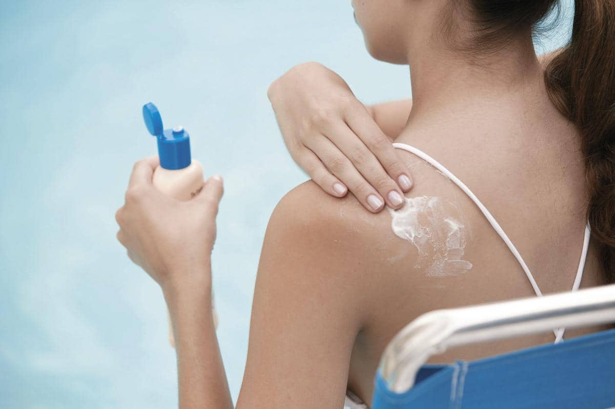 https://cdn.idntimes.com/content-images/post/20170607/sunscreenback-87d2fe575811ef53cf49147d8b67e791.jpg